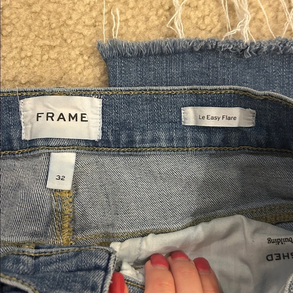Frame Le Easy Flare jeans in a medium wash - Picture 3 of 5